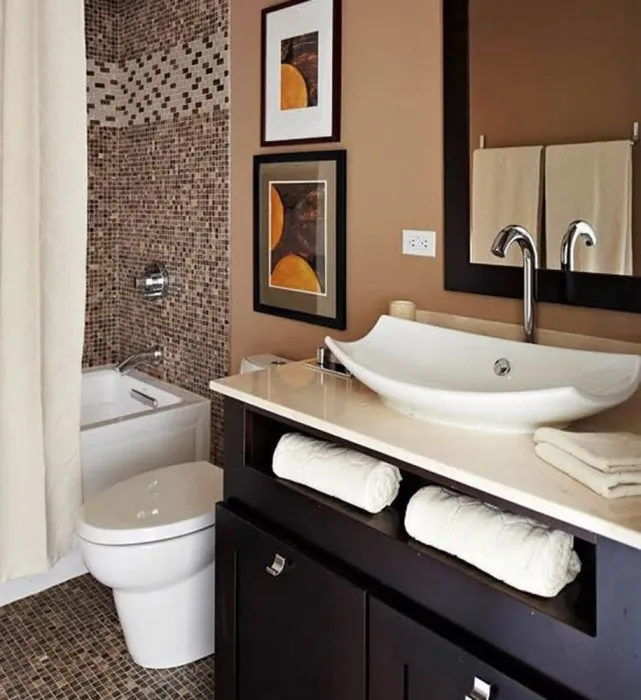 Мозаика в оформлении интерьера ванной комнаты бежевого цвета.